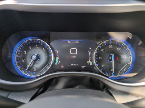 Used 2024 Chrysler Pacifica Touring-L FWD image 21