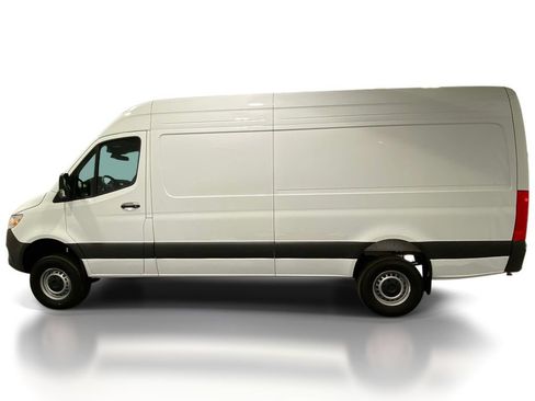 Used 2025 Mercedes-Benz Sprinter 2500 image 2