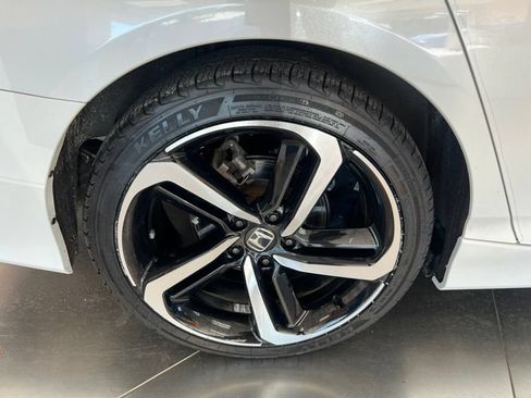 Used 2022 Honda Accord Sport image 9