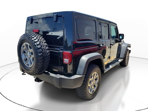 Used 2015 Jeep Wrangler Unlimited Rubicon w/ Connectivity Group AWD/4WD image 5