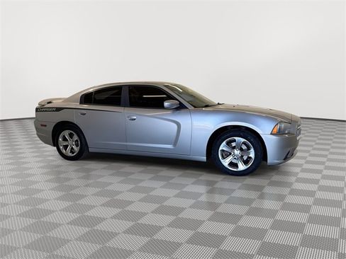 Used 2014 Dodge Charger SE w/ Sport Appearance Group image 13