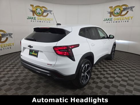 Certified 2024 Chevrolet Trax RS w/ Driver Confidence Package image 9