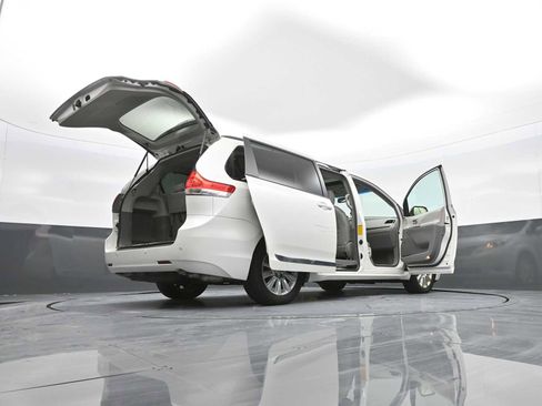 Used 2011 Toyota Sienna Limited image 47