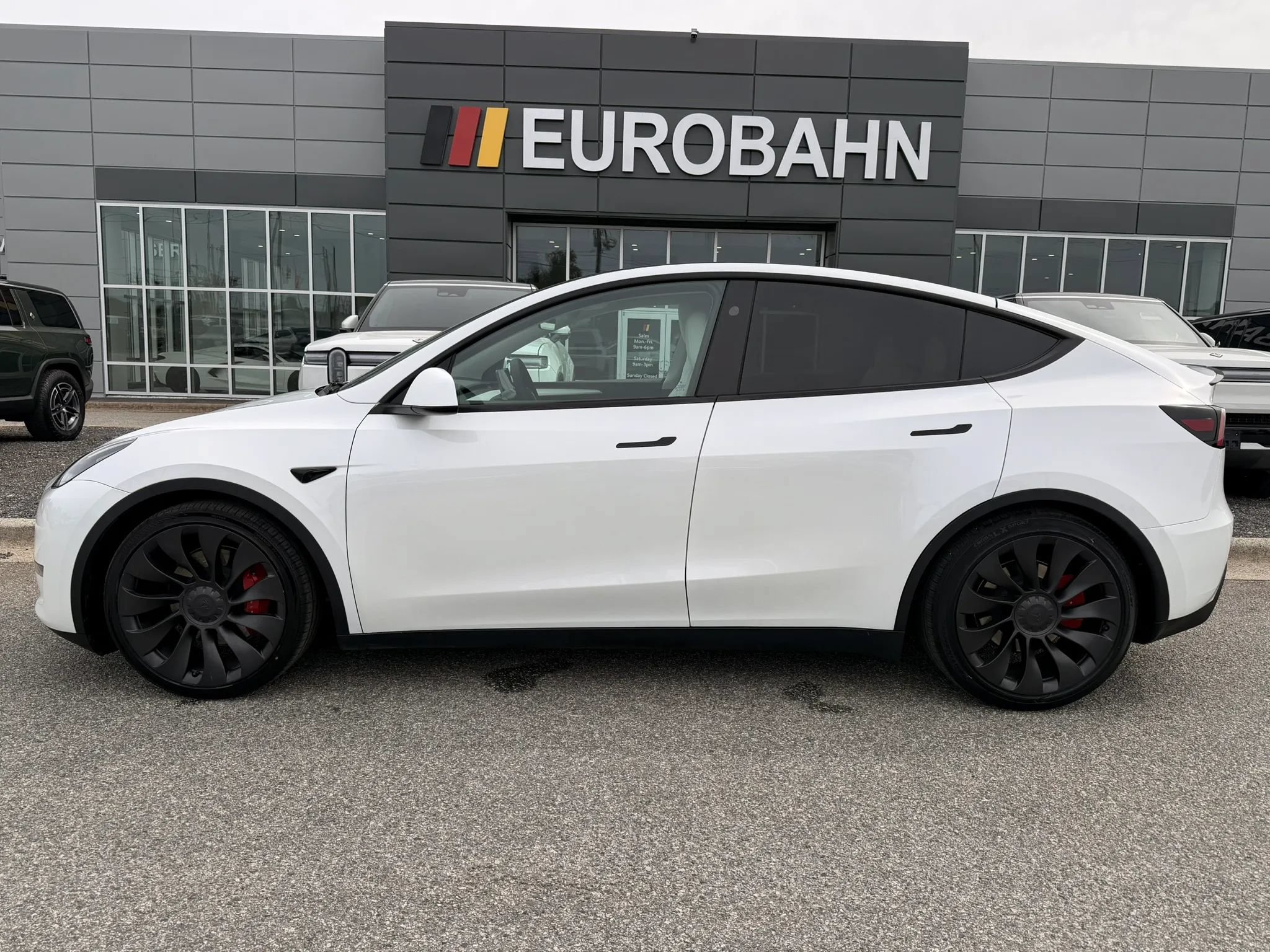 Used 2023 Tesla Model Y Performance AWD/4WD image 2