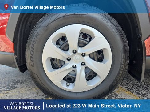 Used 2024 Toyota RAV4 LE AWD/4WD image 26