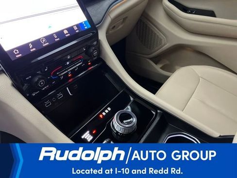 Used 2024 Jeep Grand Cherokee Limited w/ Black Appearance Package image 24