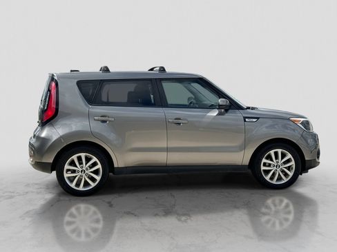 Used 2018 Kia Soul + FWD image 8