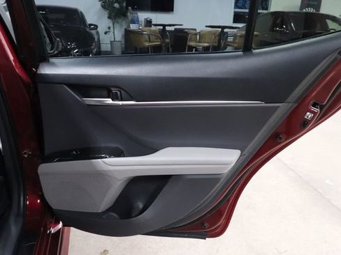 Used 2018 Toyota Camry SE FWD image 18