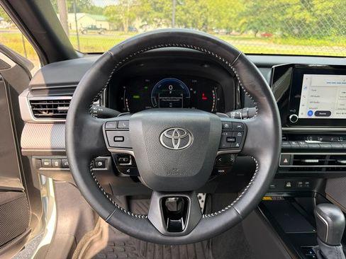 Used 2025 Toyota Camry SE w/ Convenience Package FWD image 15