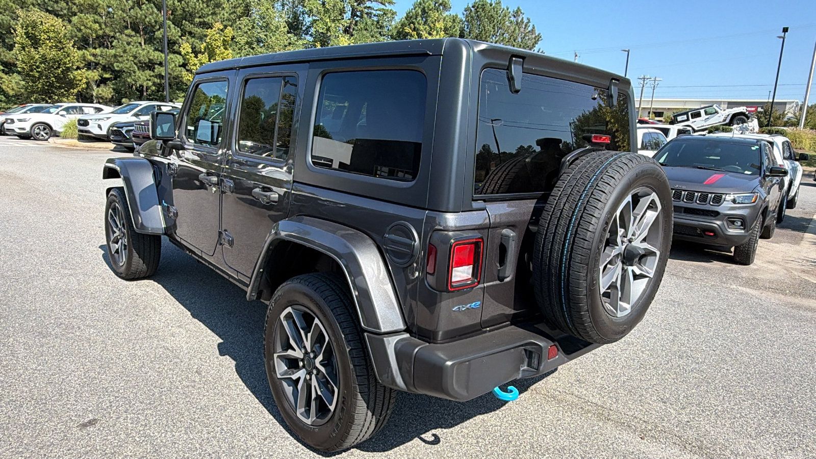 Used 2024 Jeep Wrangler Unlimited AWD/4WD image 10