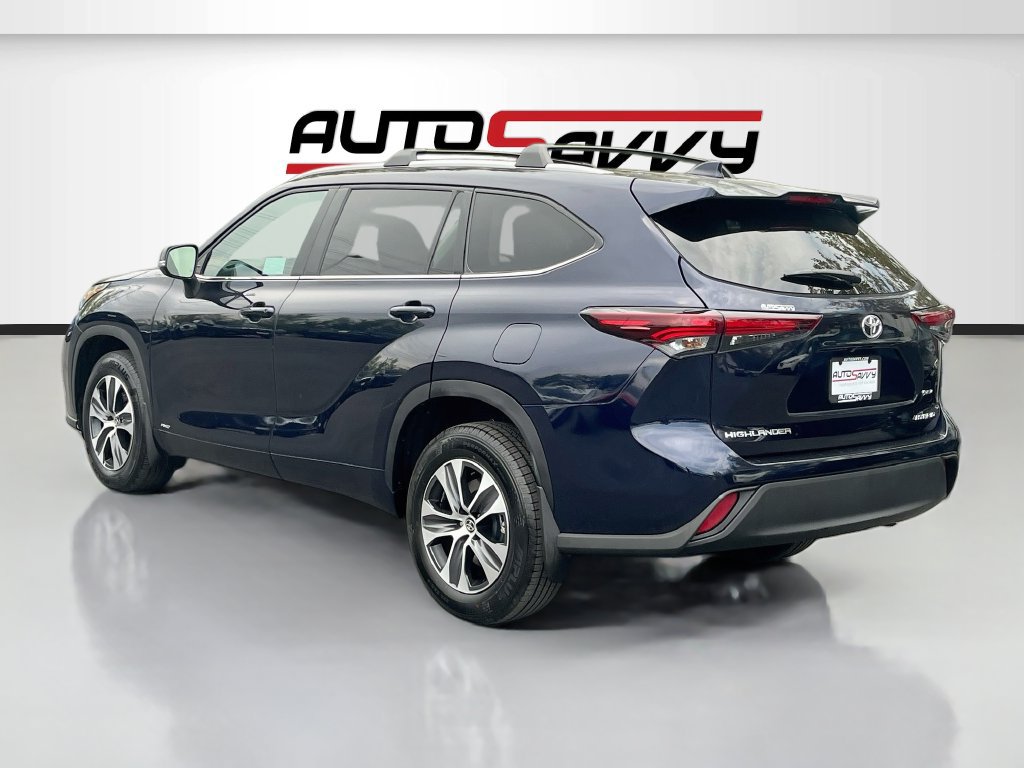 Used 2025 Toyota Highlander XLE AWD/4WD image 5