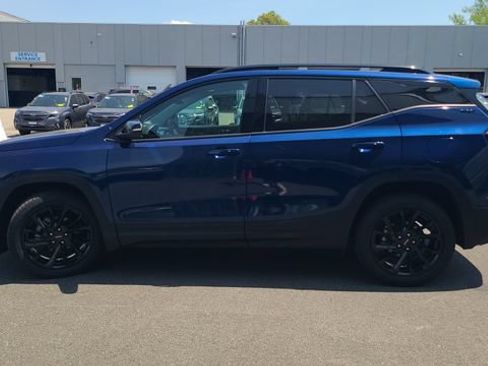 Used 2023 GMC Terrain SLT w/ Tech Package AWD/4WD image 4