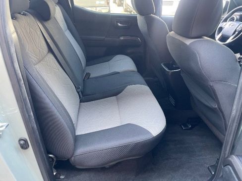 Used 2022 Toyota Tacoma TRD Off-Road image 16