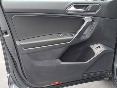Used 2021 Volkswagen Tiguan SEL FWD image 18