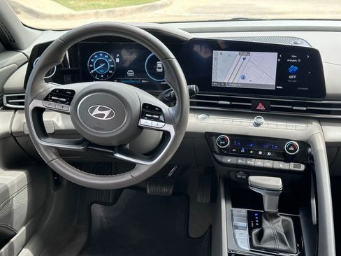 Used 2024 Hyundai Elantra SEL w/ Convenience Package FWD image 16