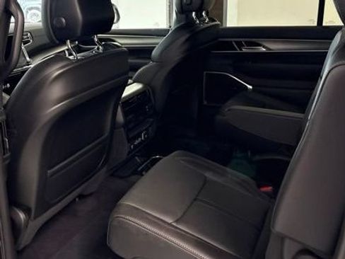 New 2026 Jeep Grand Wagoneer L 4WD w/ Premium Group I image 18