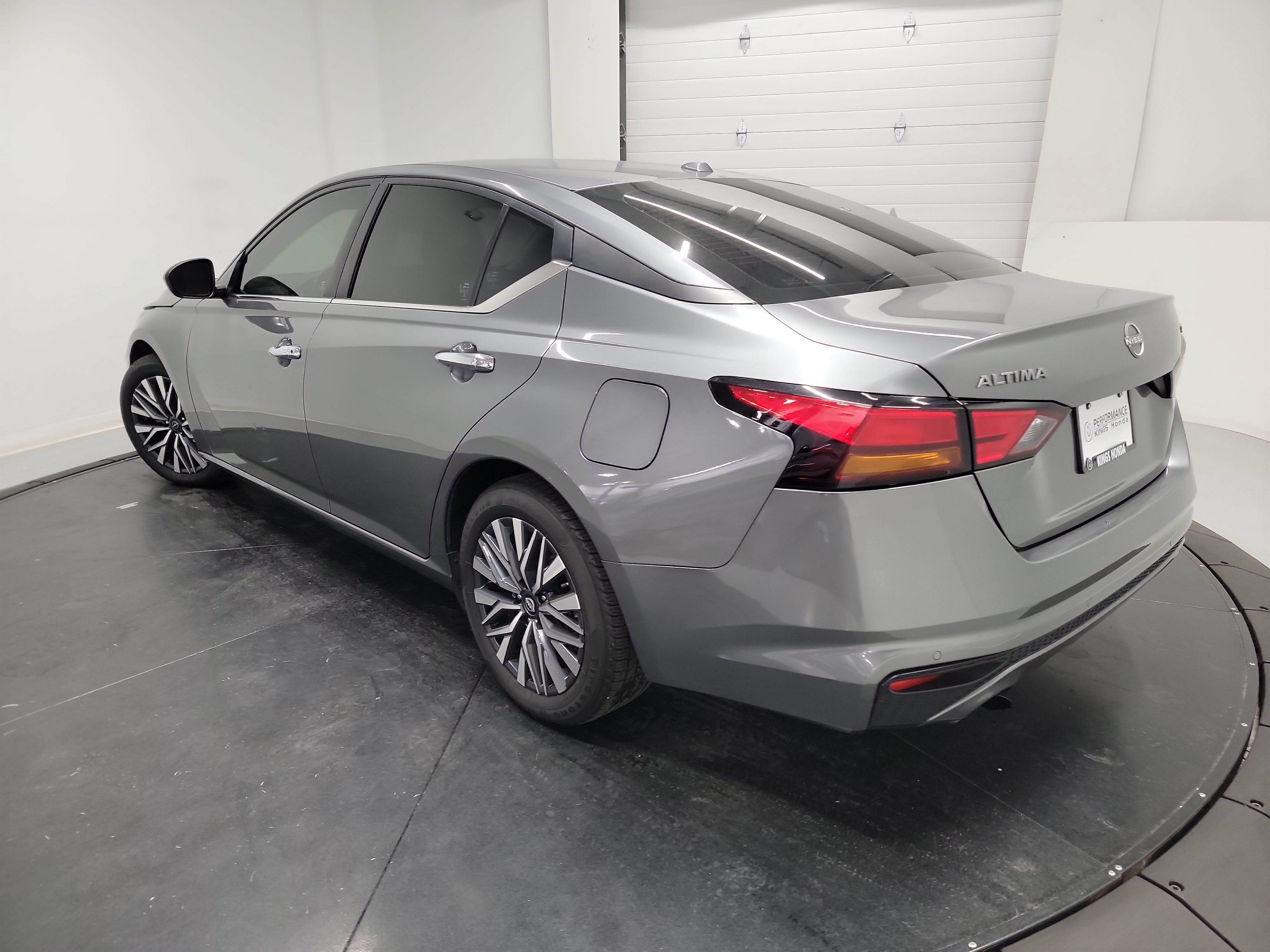 Used 2023 Nissan Altima 2.5 SV w/ SV Premium Package FWD image 9