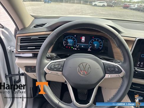 Used 2024 Volkswagen Atlas SE w/ Panoramic Sunroof Package image 17