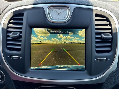 Used 2023 Chrysler 300 Touring w/ Safetytec Plus Group RWD image 17