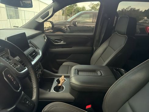 Used 2024 GMC Yukon SLT w/ SLT Luxury Package RWD image 5
