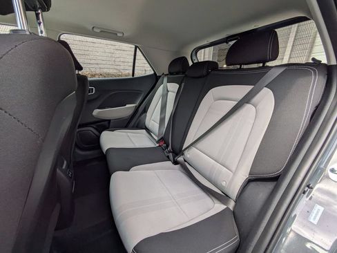 Used 2025 Hyundai Venue SEL FWD image 28
