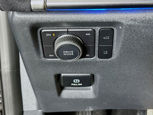 Used 2025 Ford Expedition Max Platinum image 17