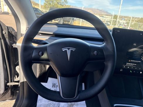Used 2022 Tesla Model Y Long Range image 14