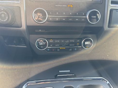 Used 2018 Ford Expedition Max XLT w/ Equipment Group 202A AWD/4WD image 6