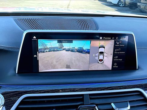 Used 2022 BMW 740i w/ Luxury Rear Seating Package image 23