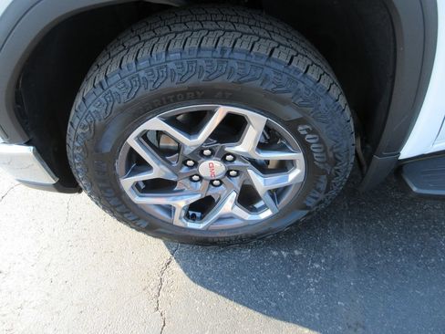 Certified 2022 GMC Sierra 1500 SLT w/ SLT Premium Package AWD/4WD image 15