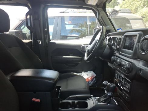 Used 2022 Jeep Gladiator Sport AWD/4WD image 9