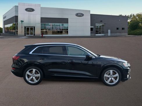 Used 2019 Audi e-tron Premium Plus image 12