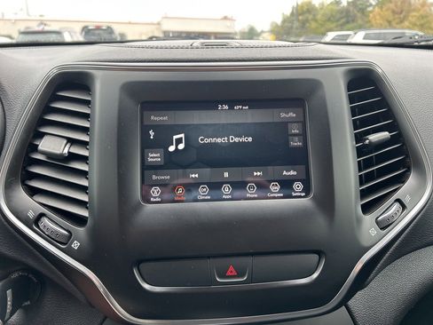 Used 2019 Jeep Cherokee Latitude w/ Popular Appearance Group image 13