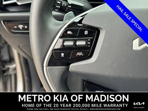 Used 2025 Kia Niro EX Touring FWD image 19
