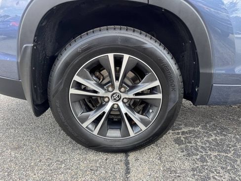 Used 2018 Toyota Highlander LE AWD/4WD image 10
