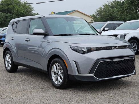 Used 2025 Kia Soul LX image 8