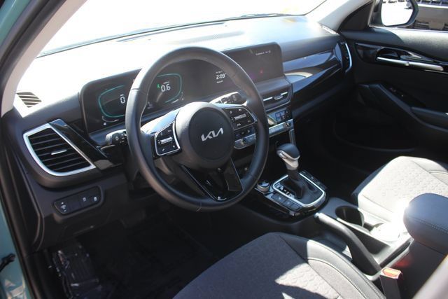 Used 2026 Kia Seltos S AWD/4WD image 3