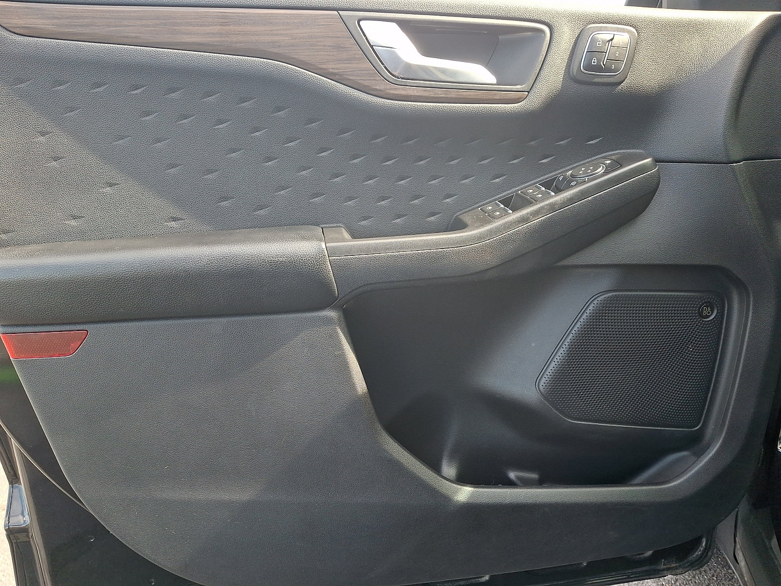 Used 2020 Ford Escape Titanium AWD/4WD image 12