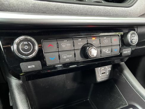 Used 2022 Jeep Compass Latitude w/ Convenience Group AWD/4WD image 29