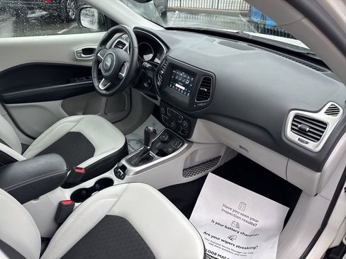 Used 2019 Jeep Compass Latitude w/ Cold Weather Group AWD/4WD image 27