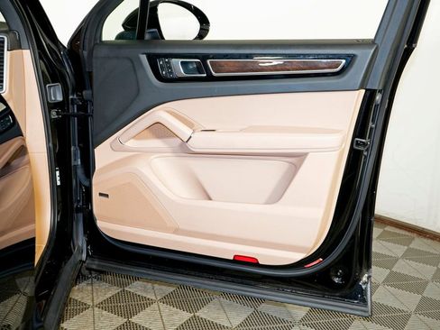 Certified 2023 Porsche Cayenne image 36