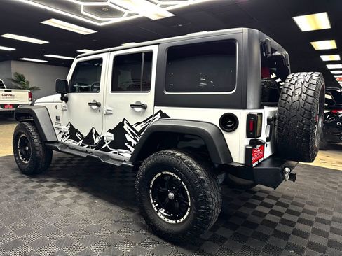 Used 2017 Jeep Wrangler Unlimited Sport w/ Quick Order Package 24S AWD/4WD image 9