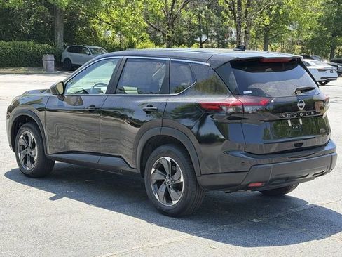 Used 2025 Nissan Rogue SV image 3