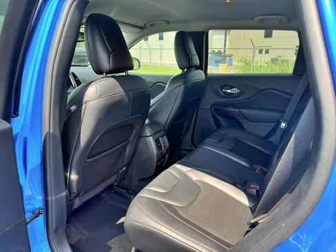Used 2021 Jeep Cherokee Trailhawk AWD/4WD image 19