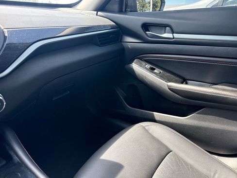 Used 2023 Nissan Altima 2.0 SR FWD image 32