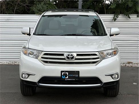 Used 2011 Toyota Highlander Limited w/ Tow Pkg AWD/4WD image 7