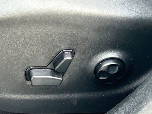 Used 2017 Jeep Cherokee Latitude w/ Comfort/Convenience Group image 28