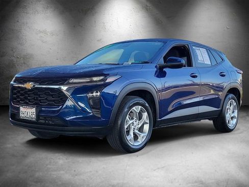 Used 2024 Chevrolet Trax LS w/ LS Convenience Package image 5