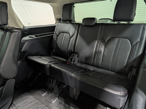 Used 2020 Ford Expedition Platinum image 17
