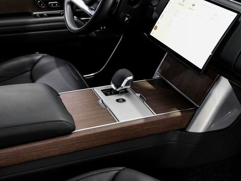 Used 2024 Land Rover Range Rover SE image 20